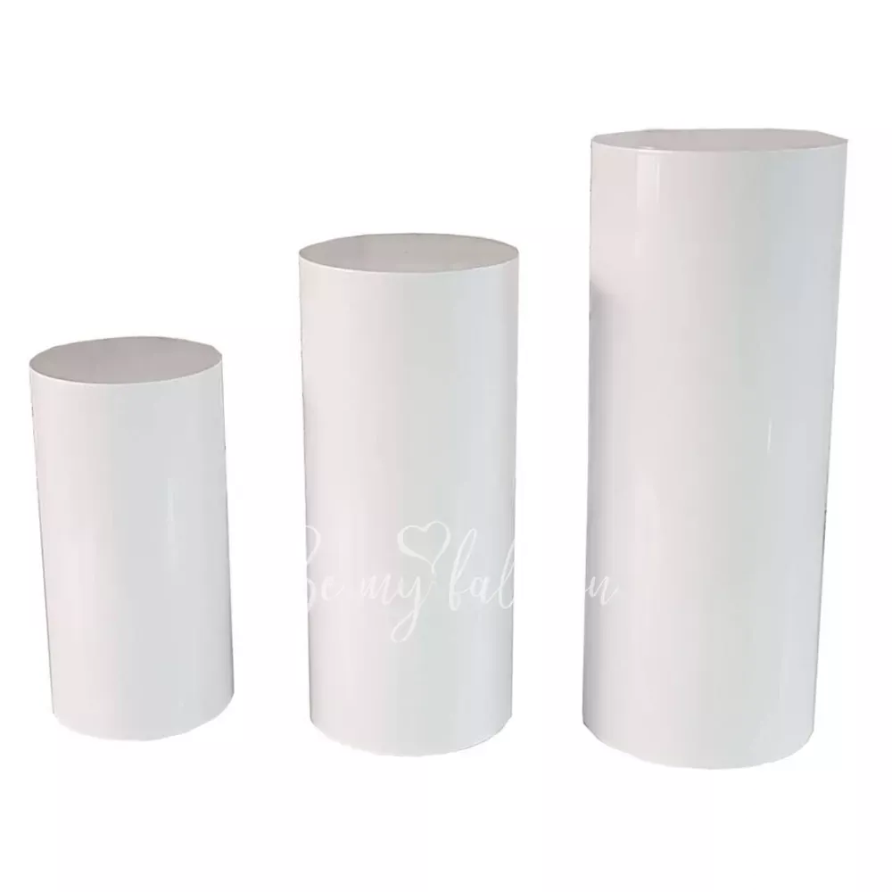 3 круглых стойки